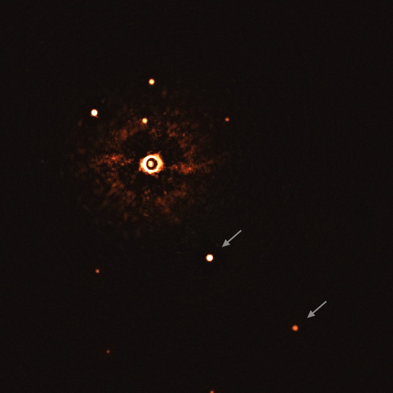 Astrónomos revelan la primera imagen directa de planetas alrededor de una estrella similar al Sol