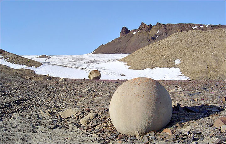 Enormes esferas de piedra halladas en una isla del Ártico que podrían romper la historia
