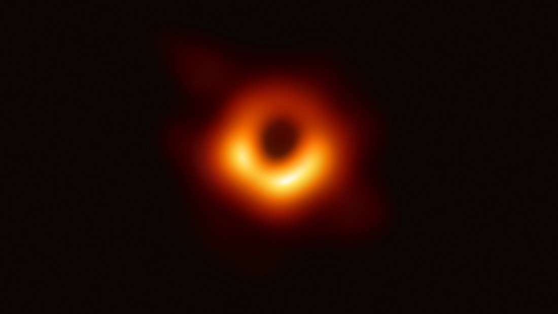 Universo insólito: primer agujero negro fotografiado se mueve y cambia su forma y brillo