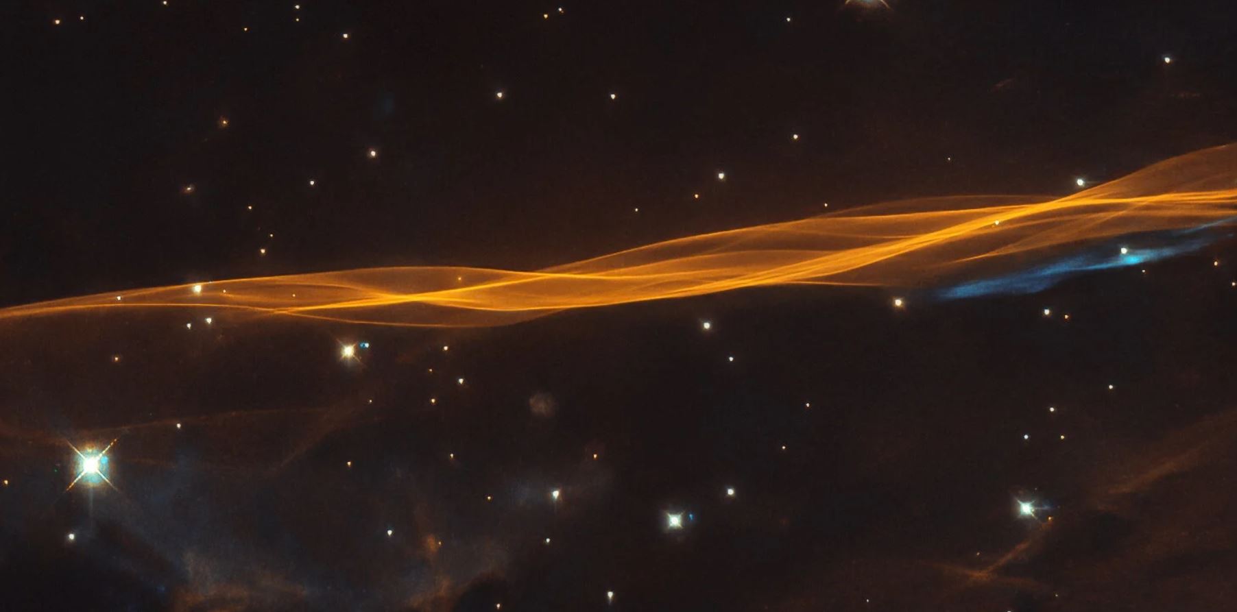 Hubble capta la onda expansiva de una supernova en la constelación de Cygnus