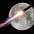 Un cohete pasó frente a la Luna y ¡fue fotografiado en el momento preciso!