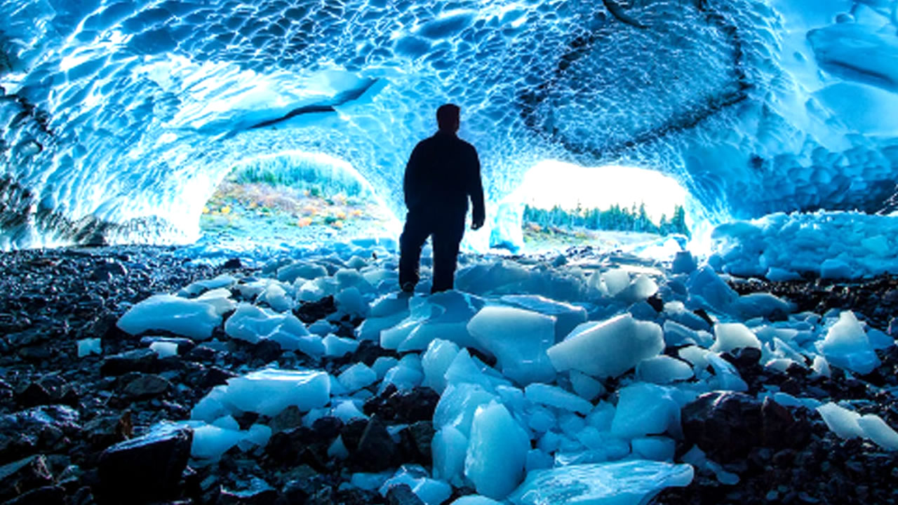 Hallan seis estructuras ocultas bajo la capa de hielo de Groenlandia