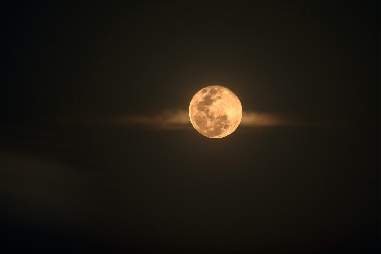 Mira HOY: la Luna Fría, la luna llena más larga del año