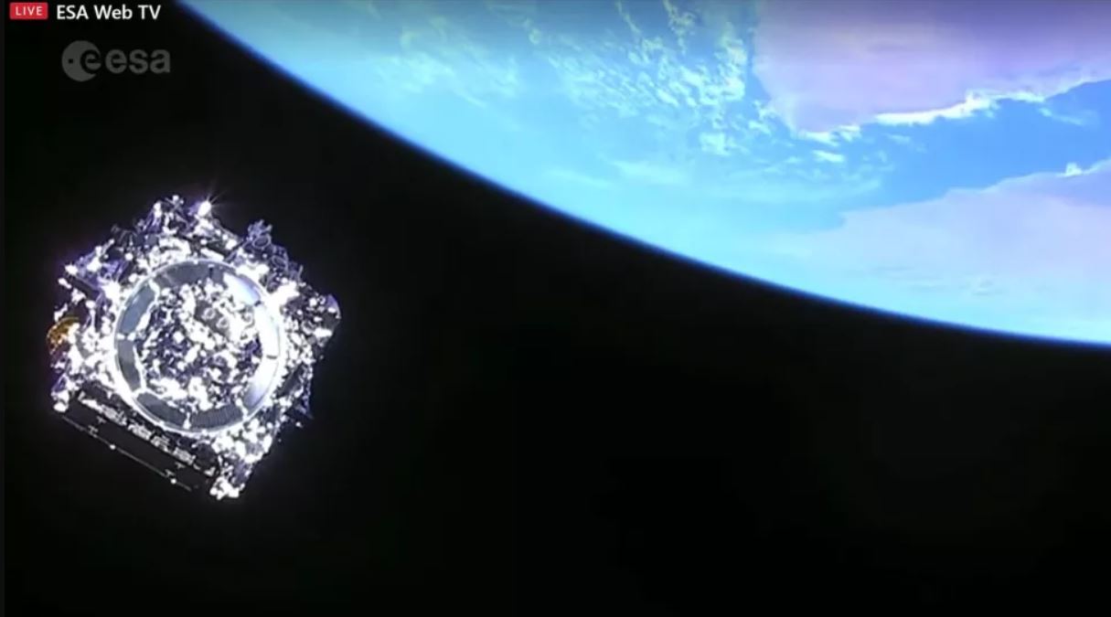 El Telescopio Espacial James Webb después de separarse del cohete Ariane 5 que lo llevó al espacio. Esta es una de nuestras últimas vistas del impresionante telescopio