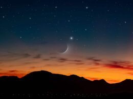 Mira esta noche al brillante Mercurio con la Luna creciente en el cielo