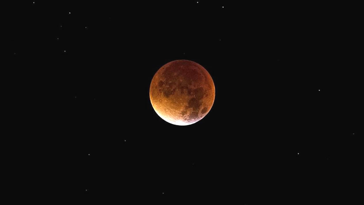 Mira En Vivo el eclipse lunar penumbral HOY