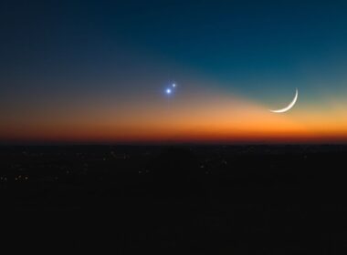 Marte, Venus y Mercurio cerca de la luna creciente esta noche en el cielo