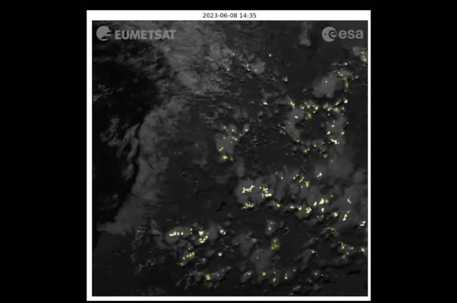 Las imágenes de satélite muestran la caída de rayos en África Central