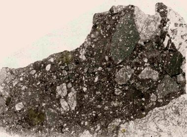 Meteorito lunar demuestra que la corteza lunar de 4.000 millones de años era rica en agua