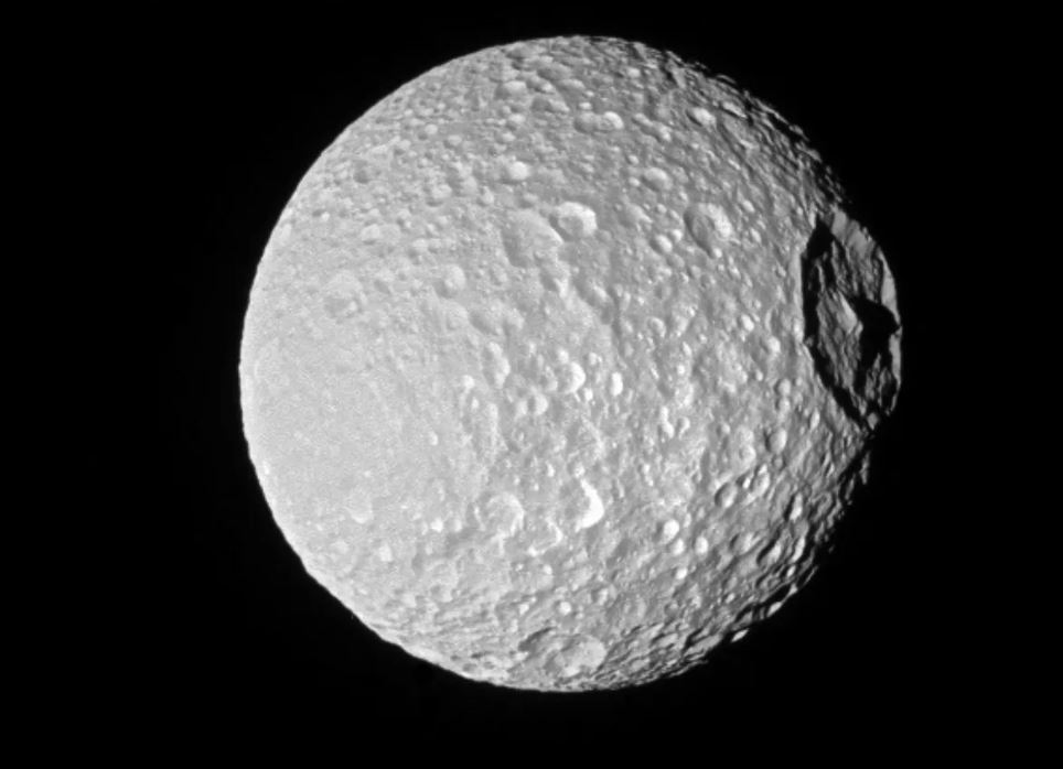 Luna Mimas en Saturno