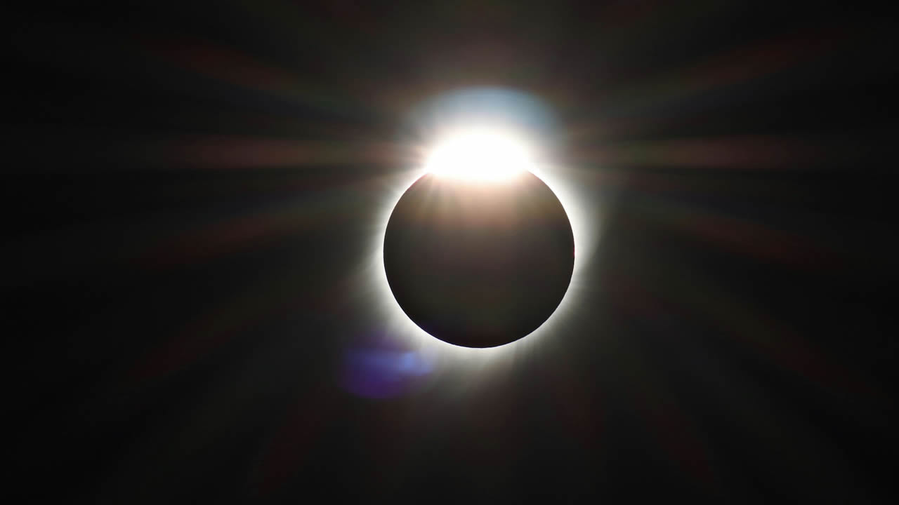 Vas a querer saber esto antes de observar el eclipse solar total del 8 de abril
