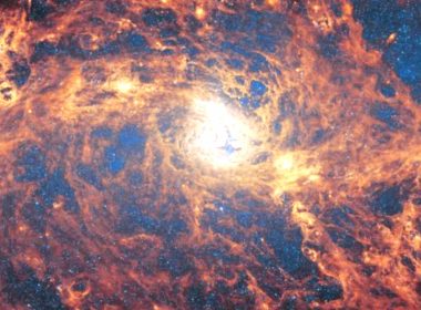 Telescopio Espacial James Webb descubre un agujero negro supermasivo oculto en una galaxia cercana
