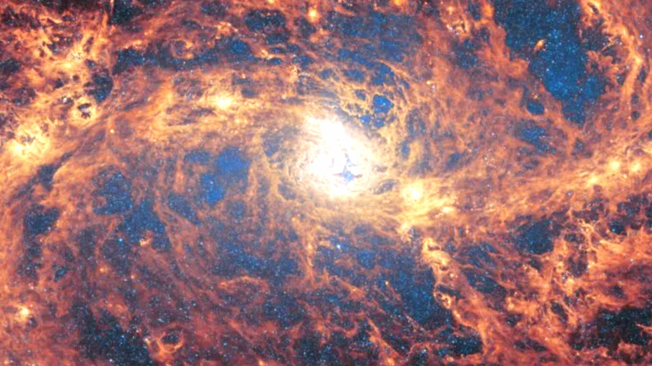 Telescopio Espacial James Webb descubre un agujero negro supermasivo oculto en una galaxia cercana