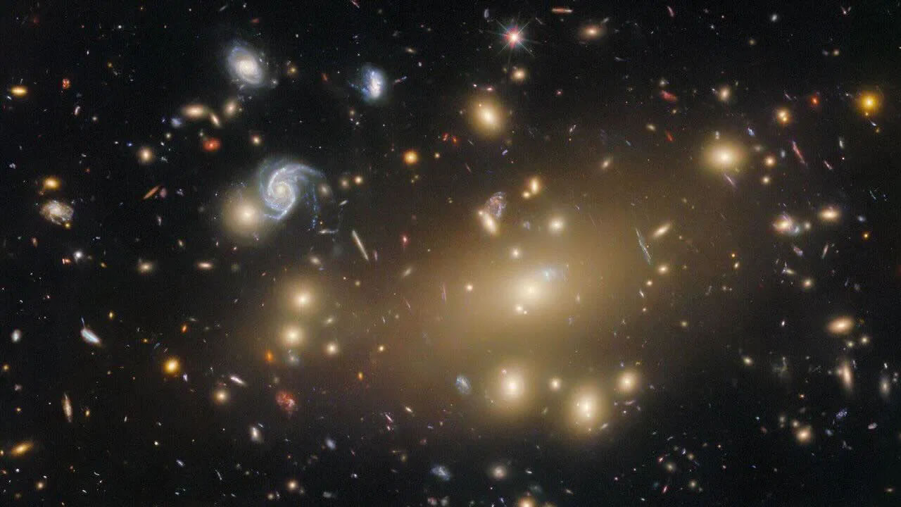 ¿Puede la materia oscura estar bajo la influencia de una misteriosa "quinta fuerza"?